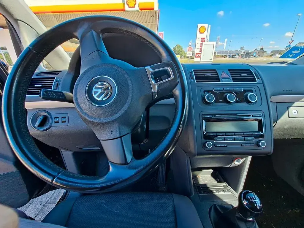 Gebraucht VW Touran Cup 105 PS (77 kW) 2015 Schwarz Van / Kleinbus