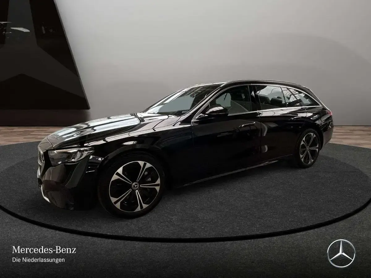Gebraucht Mercedes E300 Advanced 204 PS (150 kW) 2025 Schwarz Limousine