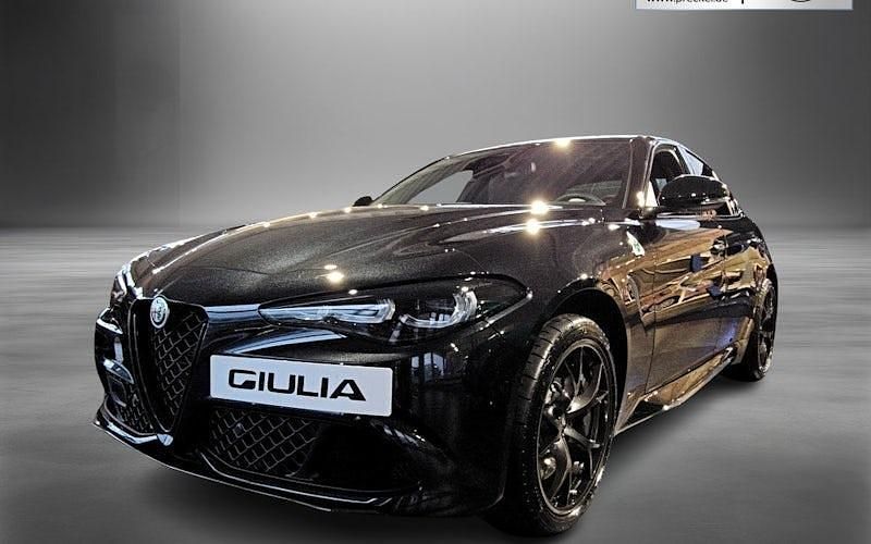 Schwarz Neu 2025 Alfa Romeo Giulia Quadrifoglio Limousine | 93.990 € (Etwas zu teuer) - Bild 1/4