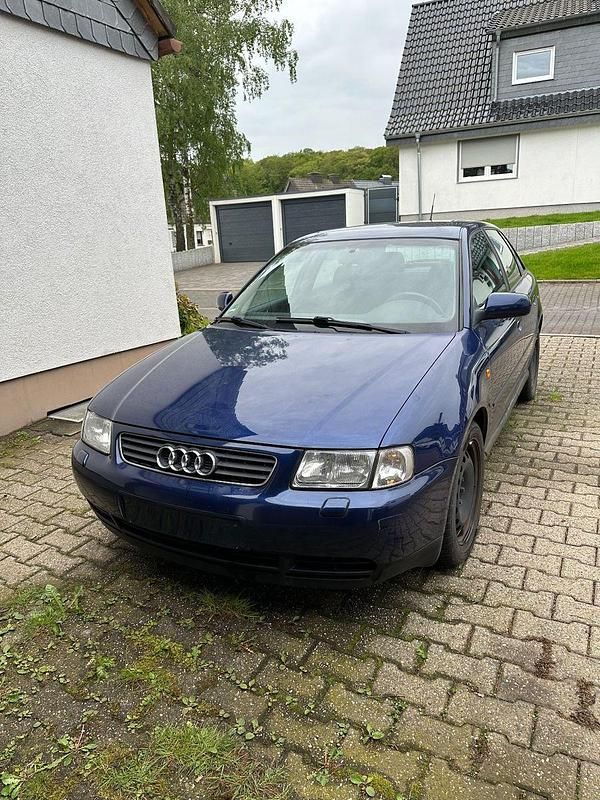 Blau Gebraucht 1999 Audi A3 Ambiente Limousine | 500 € (Superpreis) - Bild 1/4