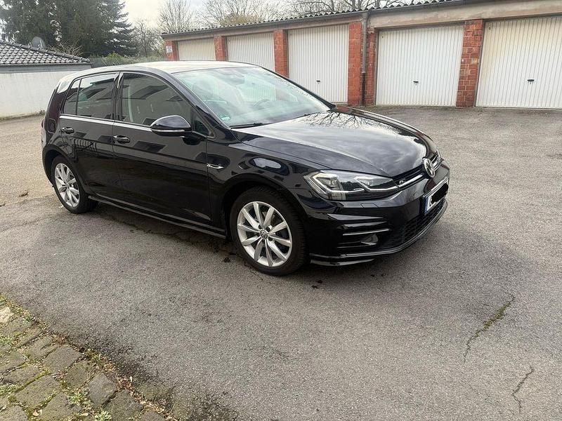 Schwarz Gebraucht 2019 VW Golf VII Highline Limousine | 20.000 € (Fairer Preis) - Bild 1/4