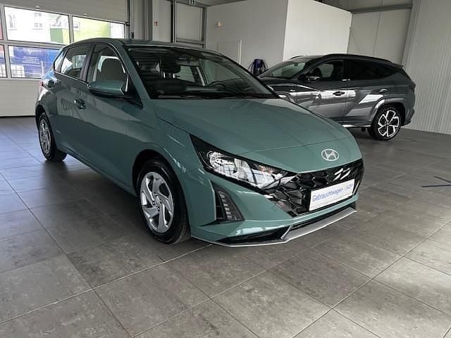 Gebraucht Hyundai i20 Select 101 PS (74 kW) 2025 Grün Kleinwagen
