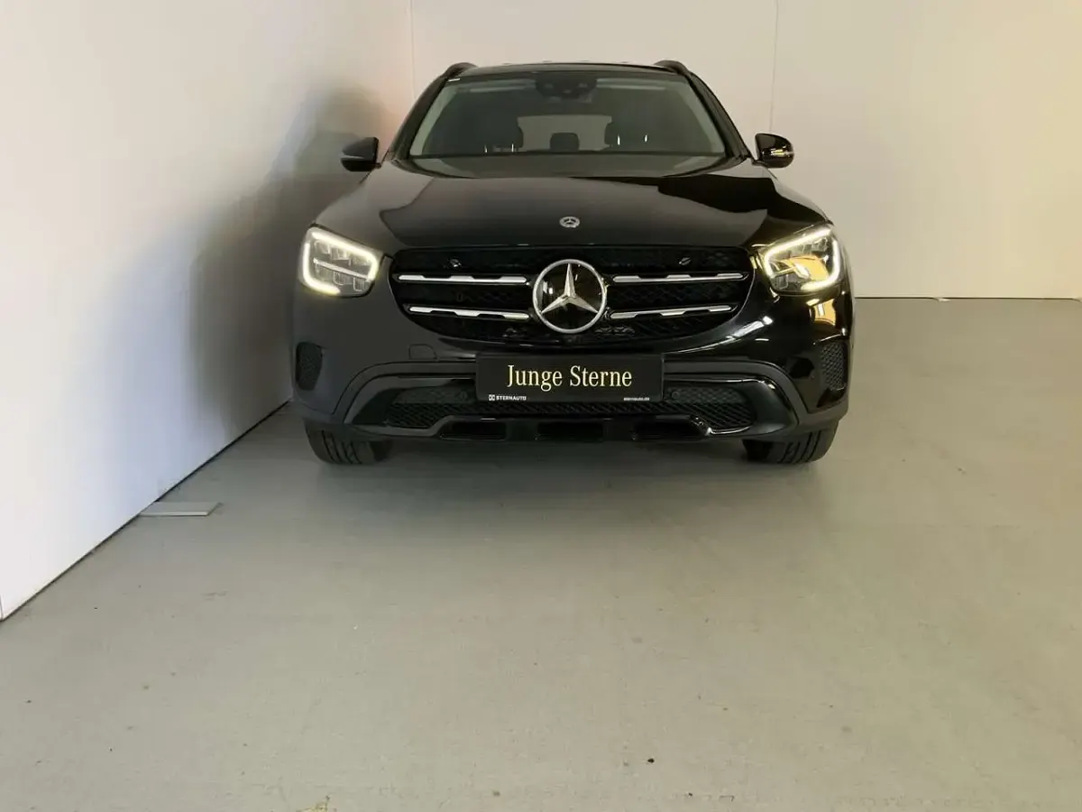 Gebraucht Mercedes GLC400d Exclusive 330 PS (242 kW) 2022 Unilack schwarz SUV