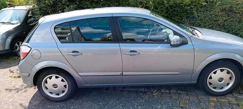 Gebraucht Opel Astra 125 PS (91 kW) 2005 Silber Limousine