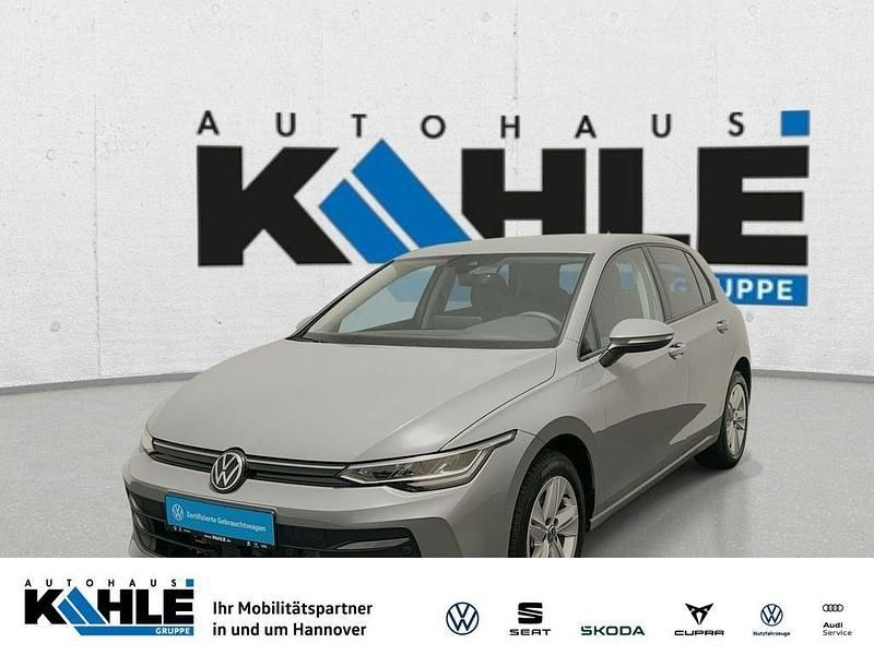 Mondsteingrau Gebraucht 2024 VW Golf VIII Life Limousine | 23.690 € (Guter Preis) - Bild 1/4