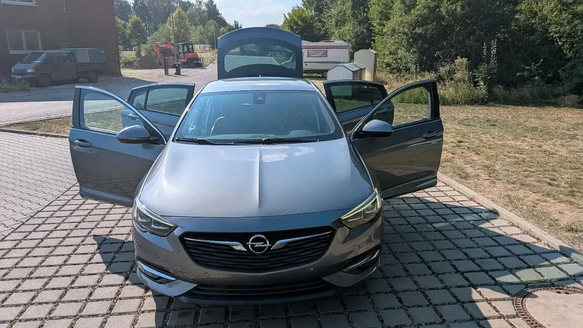 Gebraucht Opel Insignia Sport 165 PS (121 kW) 2018 Grau Limousine