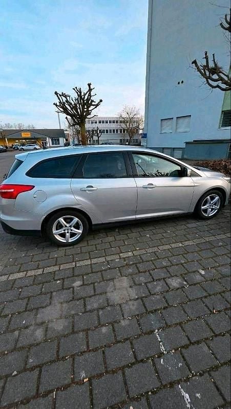 Usata Ford Focus 77 CV (56 kW) 2017 Grigio Station wagon