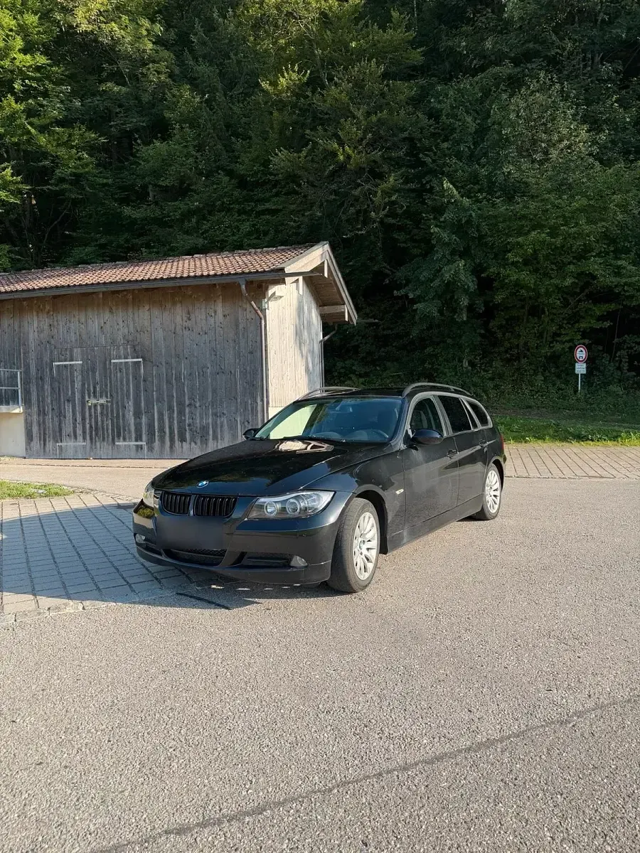 Gebraucht BMW 318 129 PS (94 kW) 2007 Schwarz Kombi