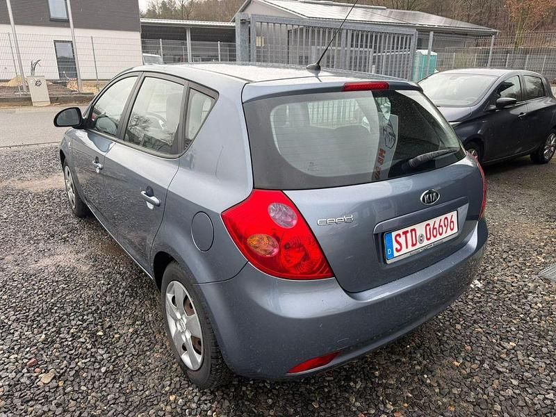 Gebraucht Kia Ceed 109 PS (80 kW) 2008 Blau Kleinwagen