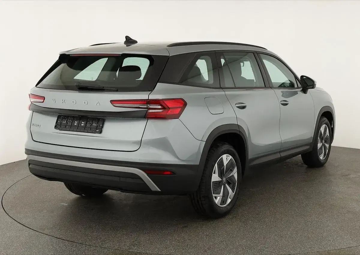 Neu Skoda Kodiaq Selection 150 PS (110 kW) 2026 Smokey diamond silver metallic SUV