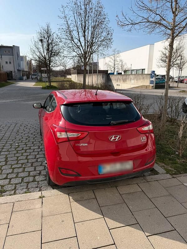 Gebraucht Hyundai Coupé 90 PS (66 kW) 2014 Rot Coupé