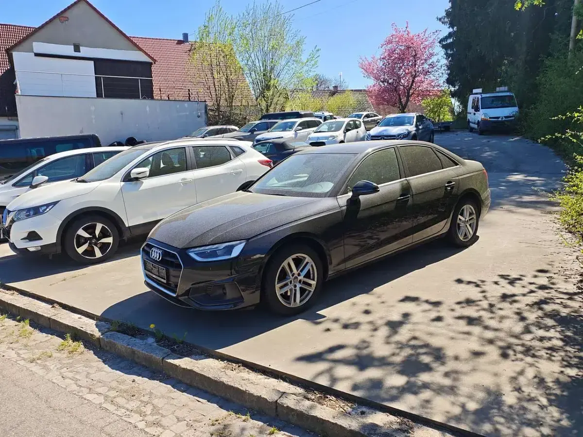 Używany Audi A4 163 KM (119 kW) 2020 Czarny Sedan/Limuzyna