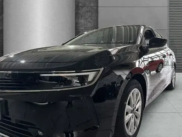 Gebraucht Opel Astra Enjoy 110 PS (80 kW) 2023 Schwarz Kleinwagen