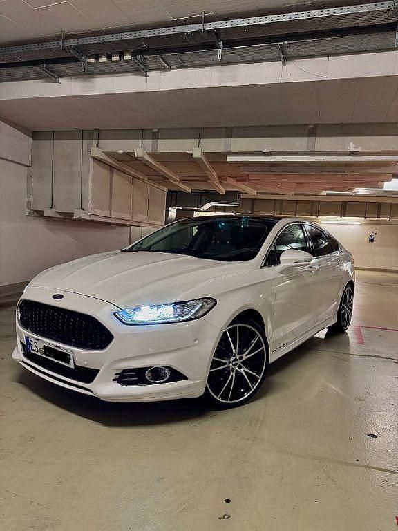 Gebraucht Ford Mondeo Titanium 179 PS (131 kW) 2016 Weiß Limousine