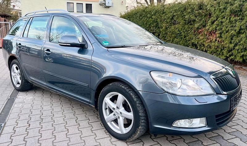 Gebraucht Skoda Octavia 140 PS (102 kW) 2012 Grau Kombi