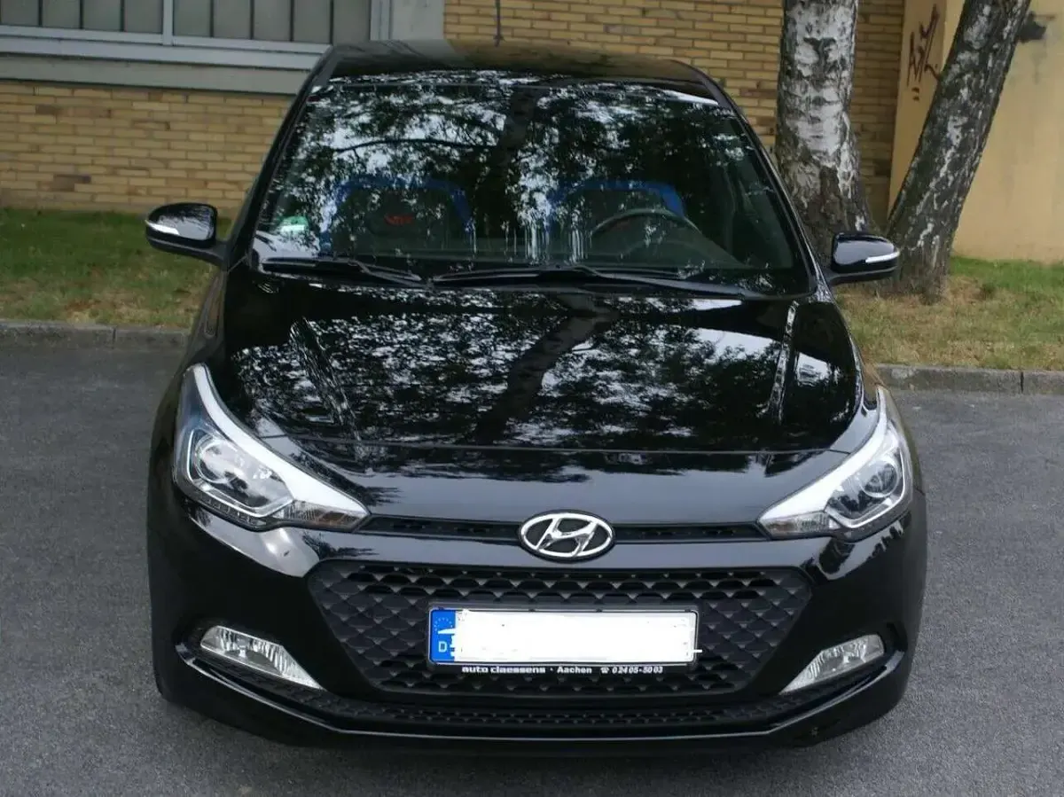Gebraucht Hyundai i20 Trend 84 PS (61 kW) 2016 Schwarz Kleinwagen