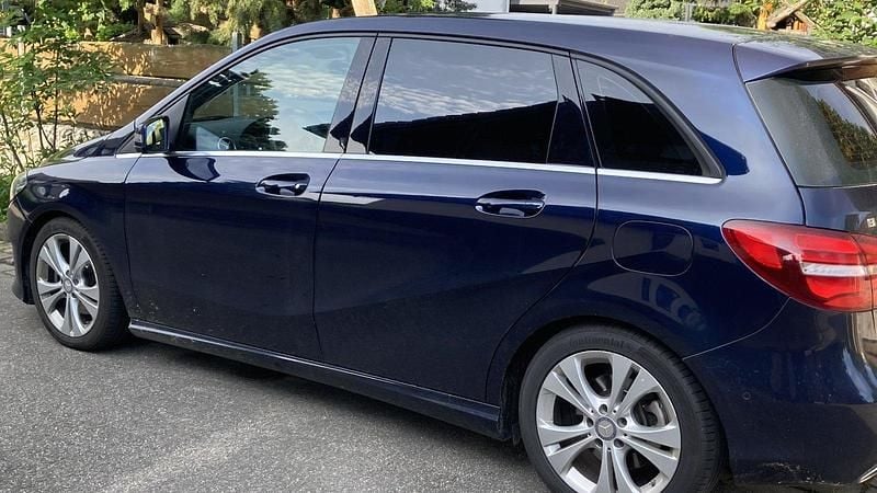 Gebraucht Mercedes B220 Urban 177 PS (130 kW) 2016 Blau Van / Kleinbus