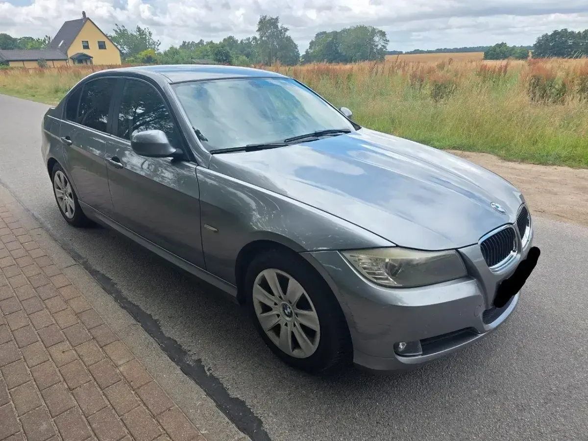 Gebraucht BMW 318 143 PS (105 kW) 2009 Grau Limousine