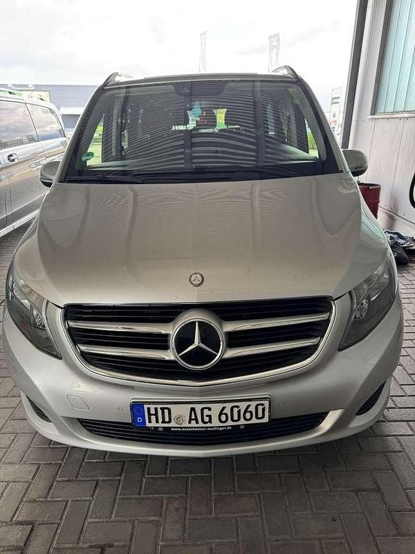 Silber Gebraucht 2017 Mercedes V250 Van / Kleinbus | 28.500 € (Superpreis) - Bild 1/4