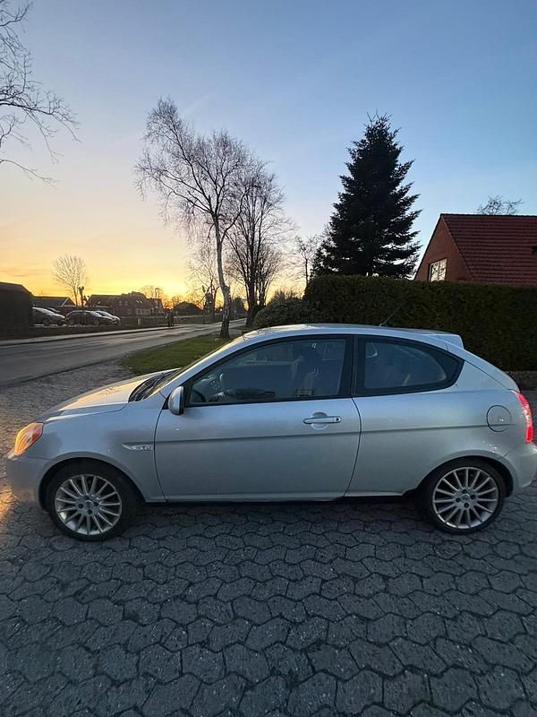 Gebraucht Hyundai Accent 97 PS (71 kW) 2007 Silber Kleinwagen