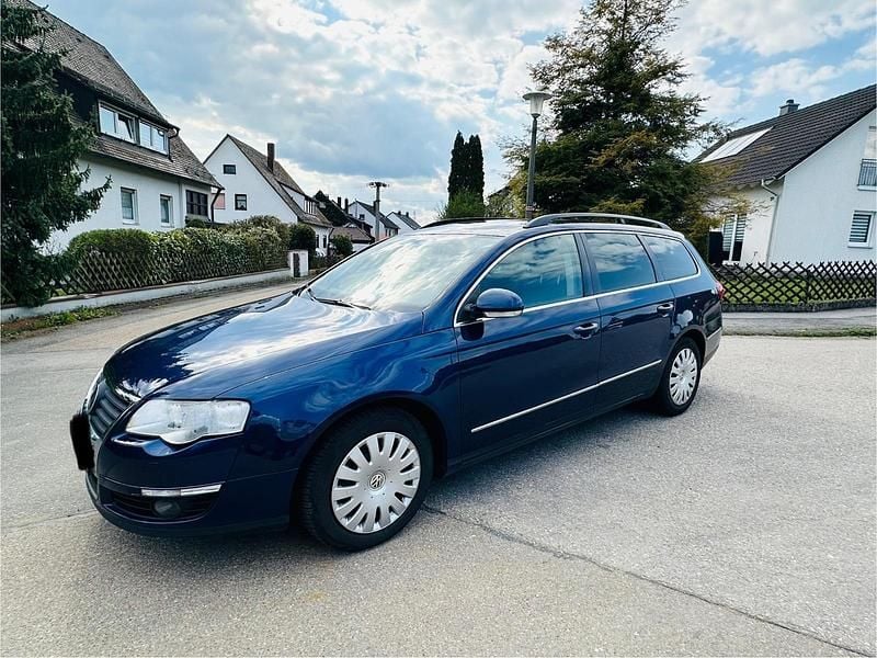 Usata VW Passat 140 CV (102 kW) 2010 Blu Station wagon