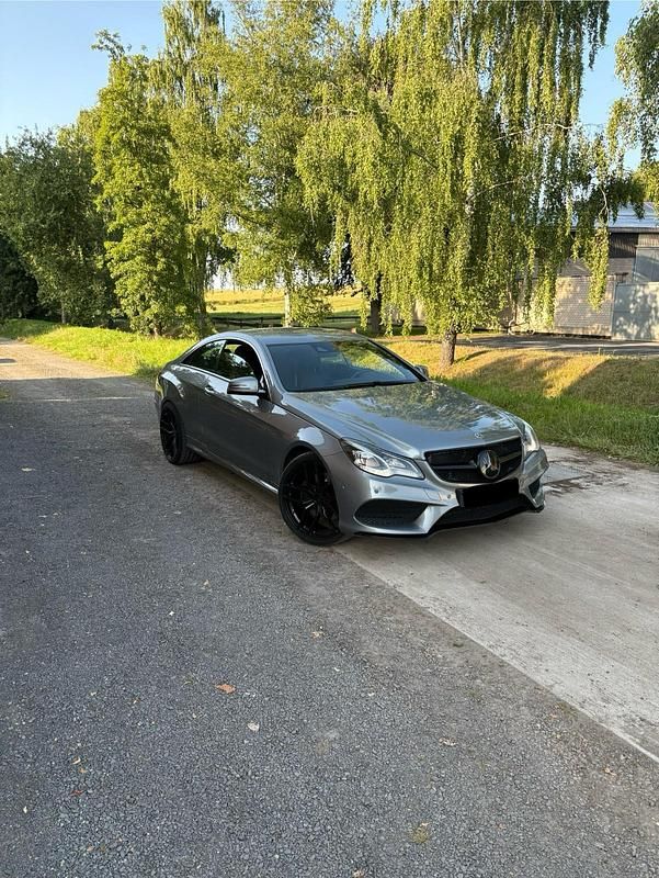 Grau Gebraucht 2015 Mercedes E400 AMG Coupé | 17.799 € (Fairer Preis) - Bild 1/4
