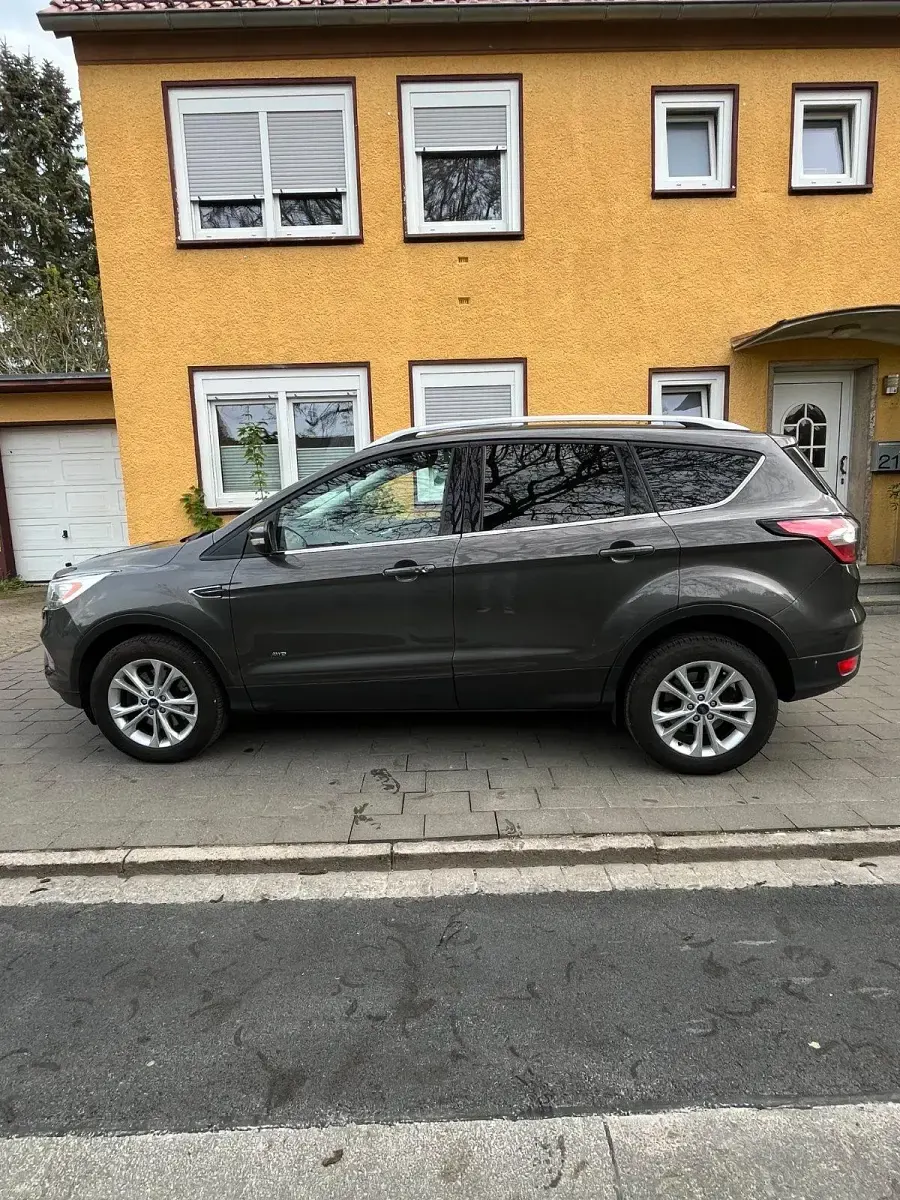 Second-hand Ford Kuga 150 CP (110 kW) 2016 Gri SUV