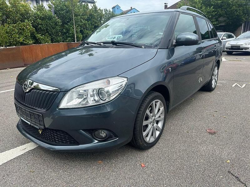 Grau Gebraucht 2014 Skoda Fabia Ambition Kombi | 5.490 € (Fairer Preis) - Bild 1/4