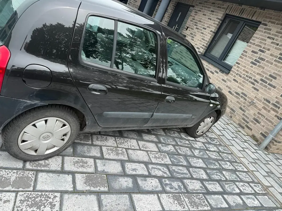 Gebraucht Renault Clio 75 PS (55 kW) 2005 Schwarz Kleinwagen