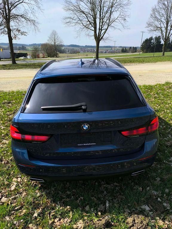 Używany BMW 520 190 KM (139 kW) 2021 Niebieski Kombi