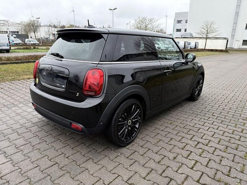 Gebraucht Mini Cooper SE Classic 135 kW (184 PS) 2022 Schwarz Kleinwagen