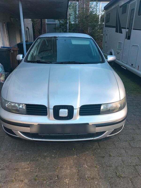 Grau Gebraucht 2002 Seat Toledo Limousine | 654 € (Guter Preis) - Bild 1/4