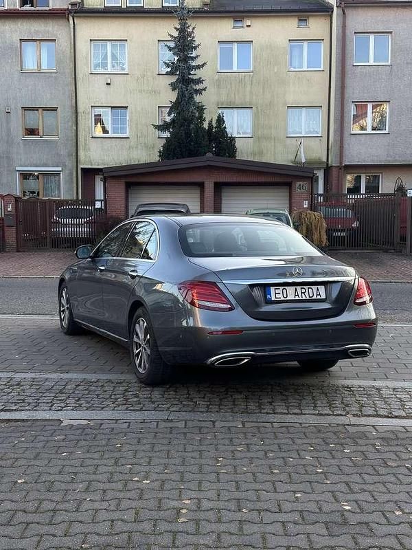 Gebraucht Mercedes E220 Exclusive 194 PS (142 kW) 2017 Limousine