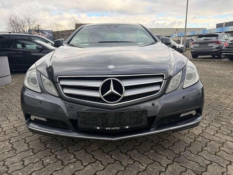 Gebraucht Mercedes E250 204 PS (150 kW) 2011 Tenoritgrau  metalliclack Coupé