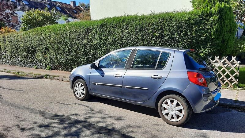 Blau Gebraucht 2008 Renault Clio II Kleinwagen | 2.300 € - Bild 1/4