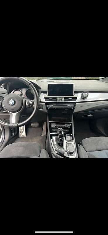 Weiß Gebraucht 2019 BMW 218 Active Tourer M Sport Van / Kleinbus | 18.900 € (Etwas zu teuer) - Bild 1/4