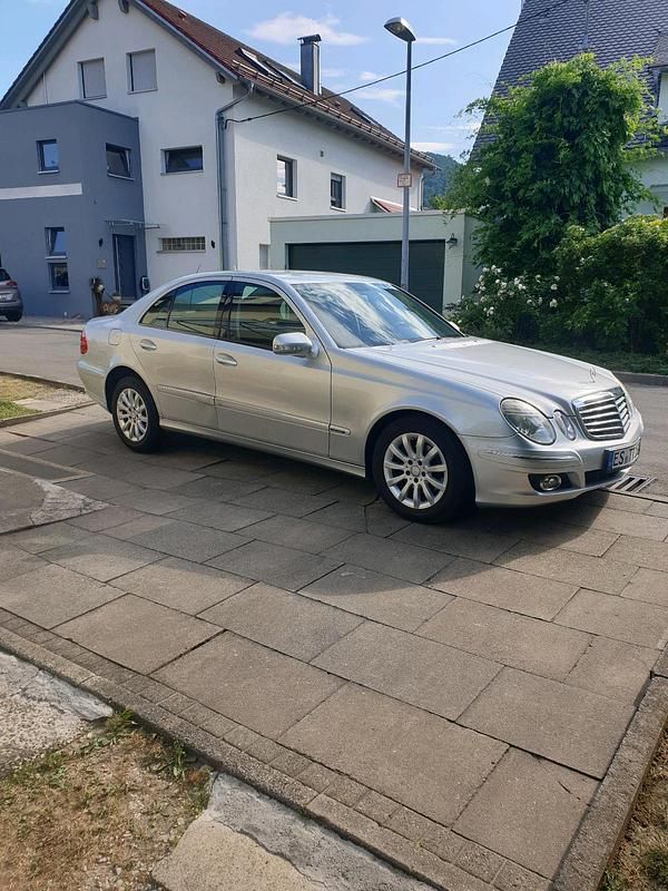 Silber Gebraucht 2007 Mercedes E200 Elegance Limousine | 3.890 € (Fairer Preis) - Bild 1/4
