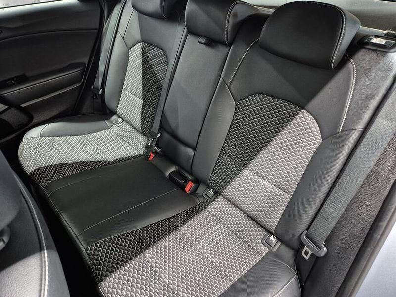 Gebraucht Kia Ceed Vision 120 PS (88 kW) 2023 (css) lunar silver m Kleinwagen