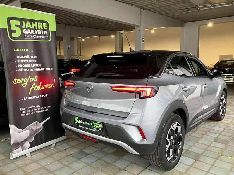 Gebraucht Opel Mokka-e Ultimate 100 kW (136 PS) 2022 Kontrast grau/quarz silber SUV