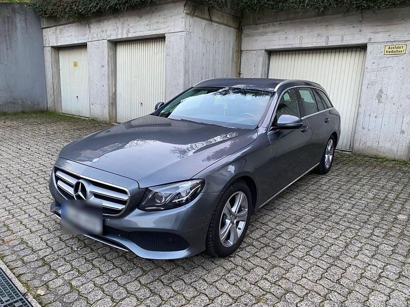 Gebraucht Mercedes E220 Avantgarde 194 PS (142 kW) 2017 Grau Kombi