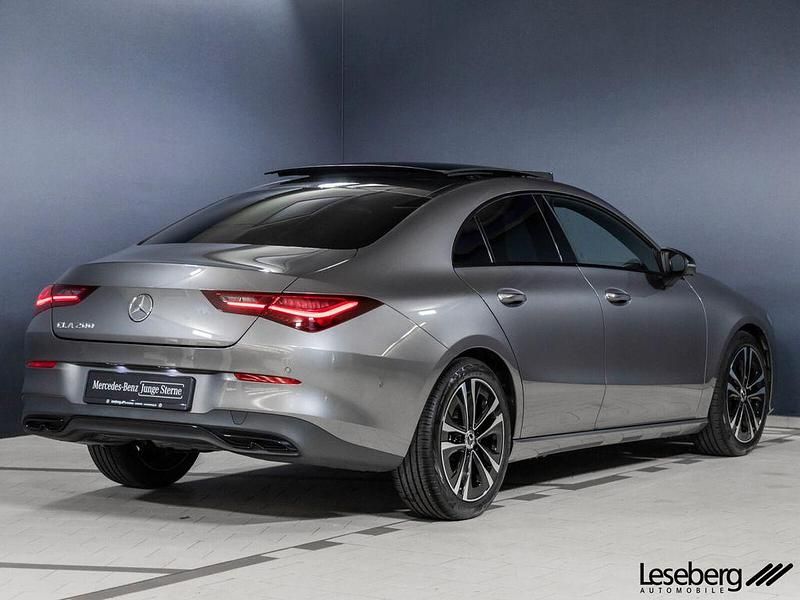 Gebraucht Mercedes CLA200 Progressive 163 PS (119 kW) 2024 Mountaingrau Coupé