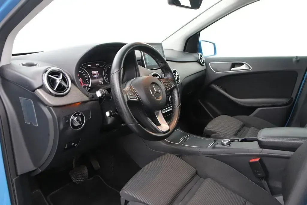 Gebraucht Mercedes B180 Ambition 122 PS (89 kW) 2016 Blau Van / Kleinbus