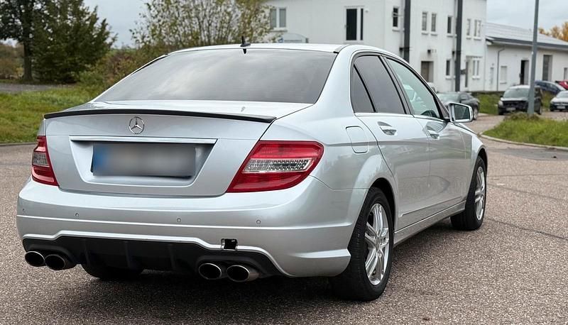Silber Gebraucht 2010 Mercedes C200 Limousine | 4.990 € (Guter Preis) - Bild 1/4