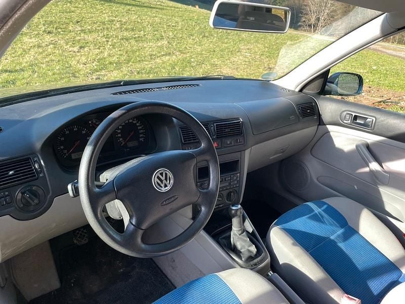 Gebraucht VW Golf IV 115 PS (84 kW) 2002 Blau Kleinwagen