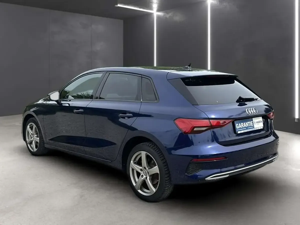 Gebraucht Audi A3 Advanced Plus 116 PS (85 kW) 2022 Navarrablau metallic Limousine