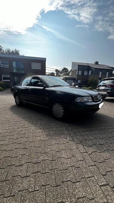Second-hand Audi A4 125 CP (91 kW) 1994 Verde Berlinǎ
