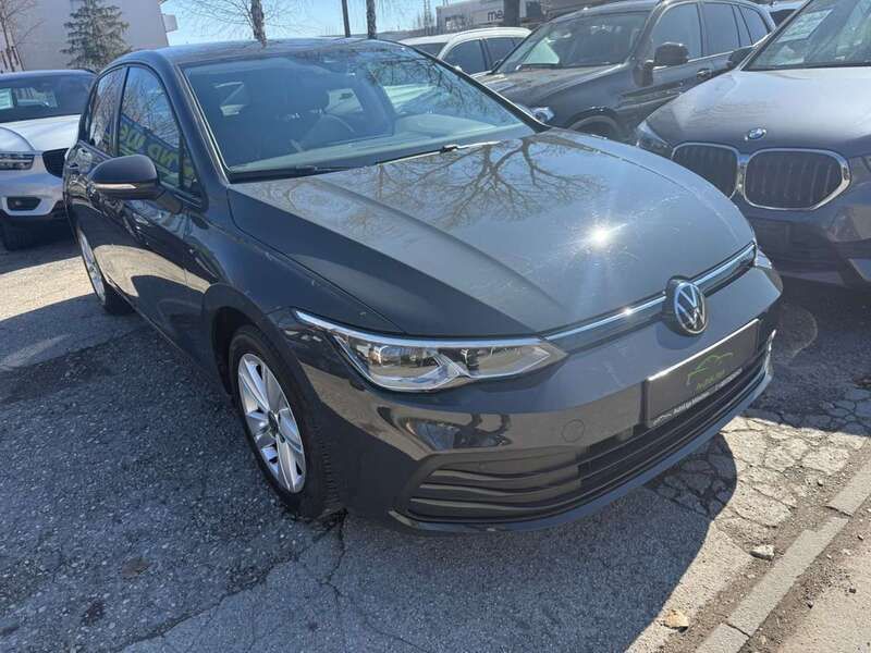 Uranograu Gebraucht 2023 VW Golf VIII Life Limousine | 21.990 € (Fairer Preis) - Bild 1/4