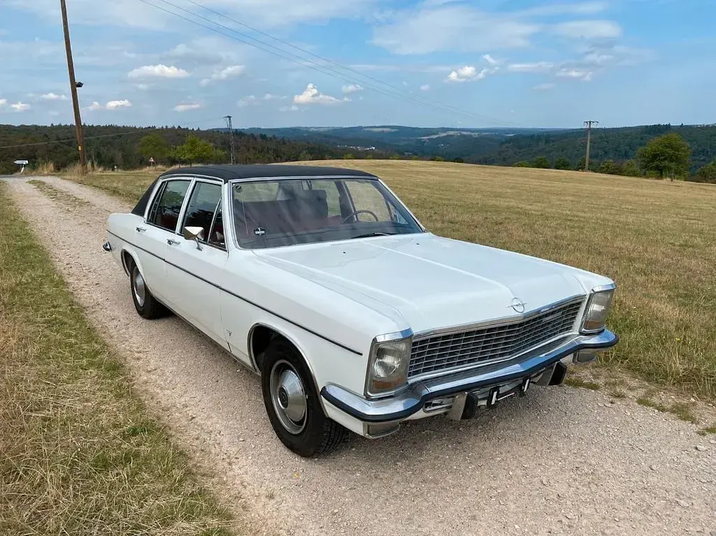 Używany Opel Diplomat 230 KM (169 kW) 1971 Biały Sedan/Limuzyna