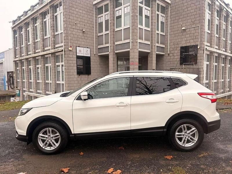 Gebraucht Nissan Qashqai 131 PS (96 kW) 2016 Weiß SUV