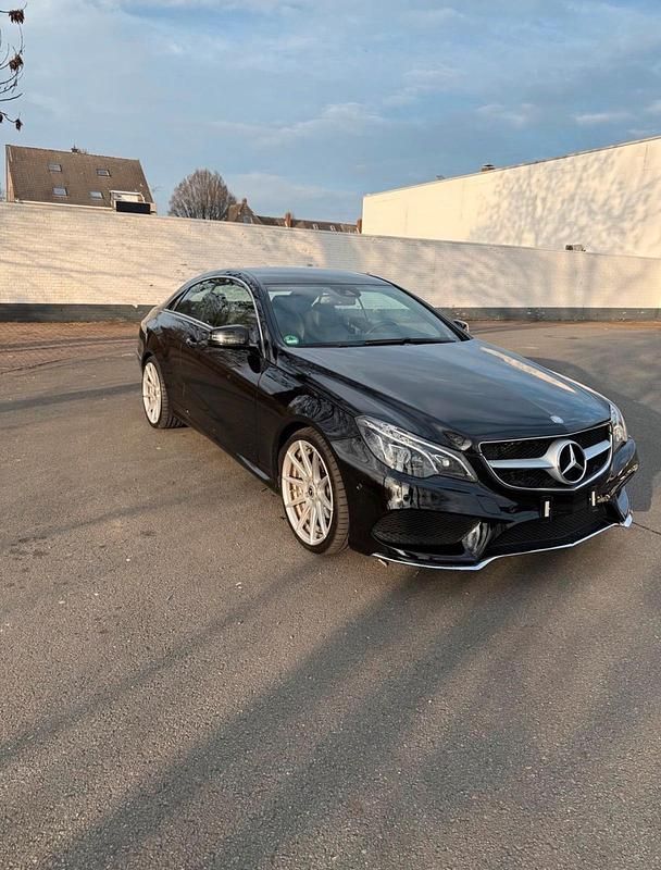 Gebraucht Mercedes E220 170 PS (125 kW) 2015 Schwarz Coupé